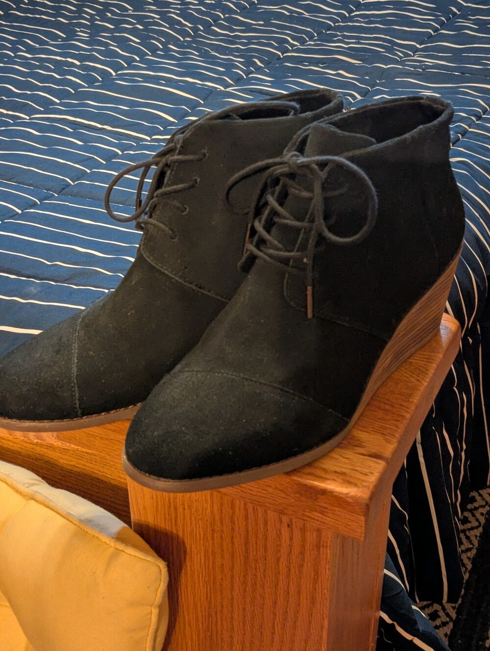 New TOMS Black Suede Desert Wedge Booties (Size 10)
